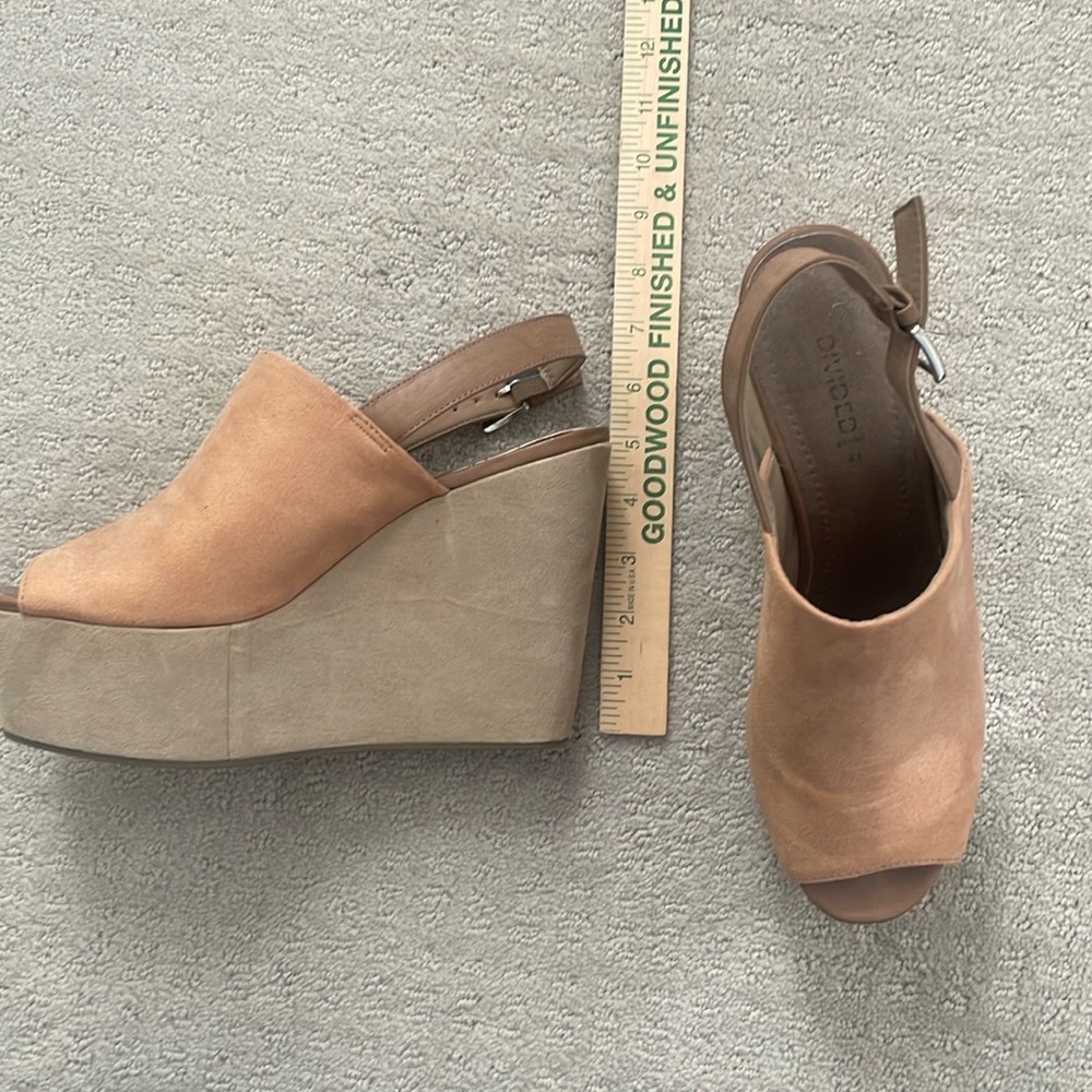 NEW Tan faux suede 5” Platform wedges by Divided.  Size 41 or 9.5 US
